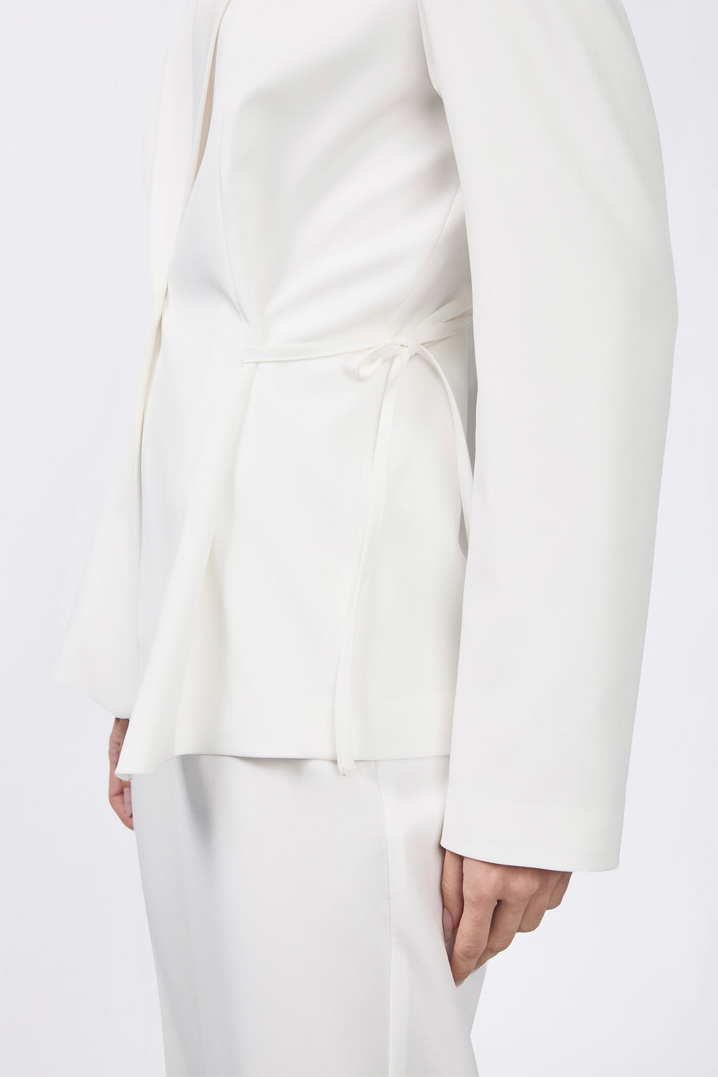 Blazer con solapa y amarre cintura perla - Sienna