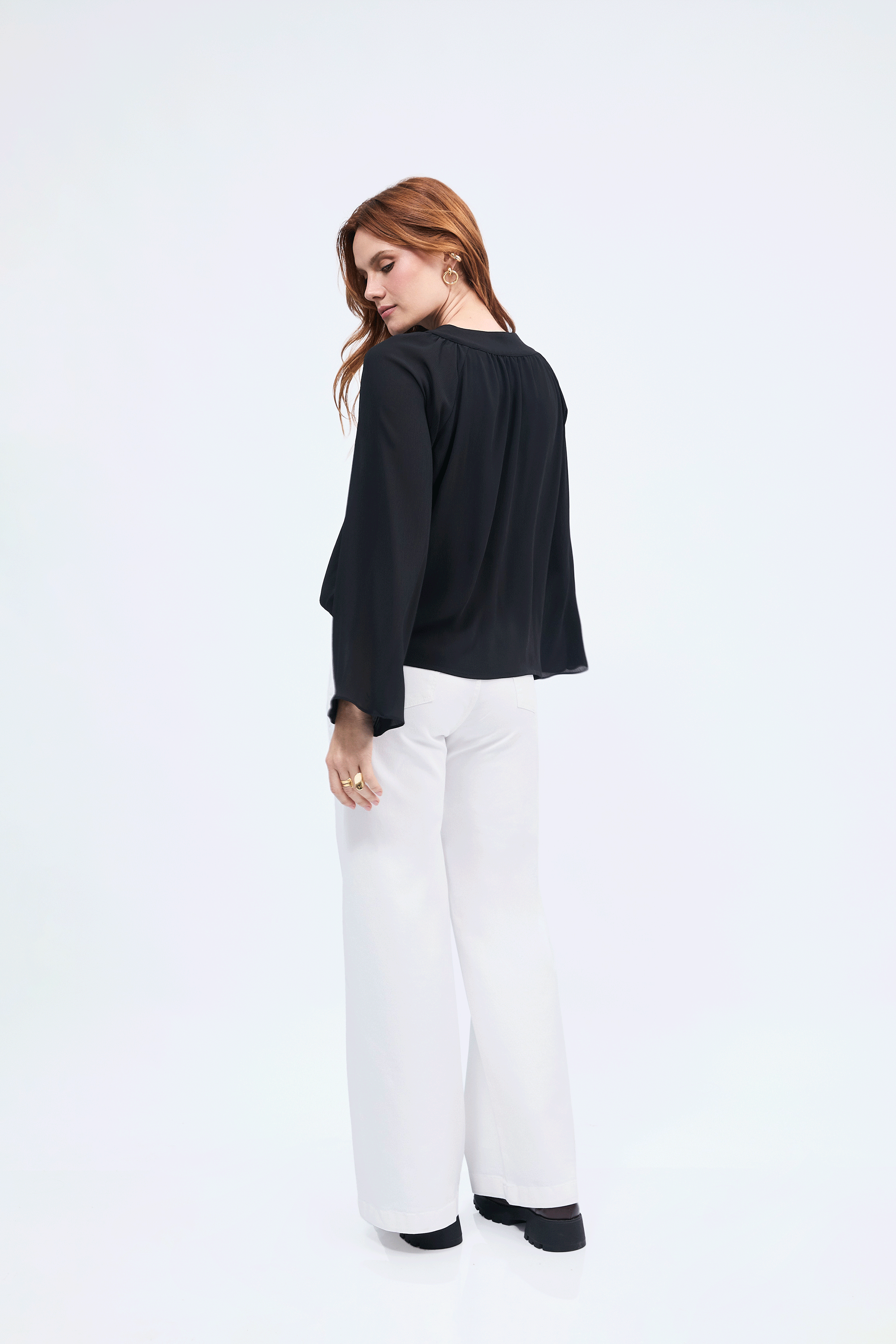 Blusa cuello V con lazo para amarrar negro - Alice