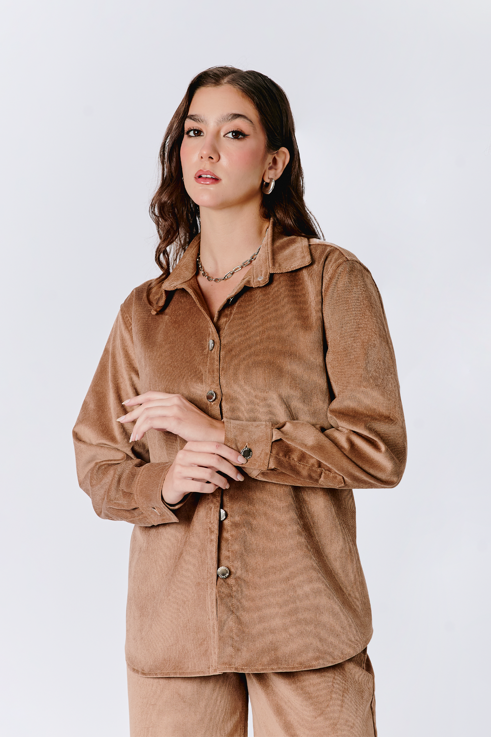 CAMISA DE CORDUROY MANGA LARGA TOPO - THAIS