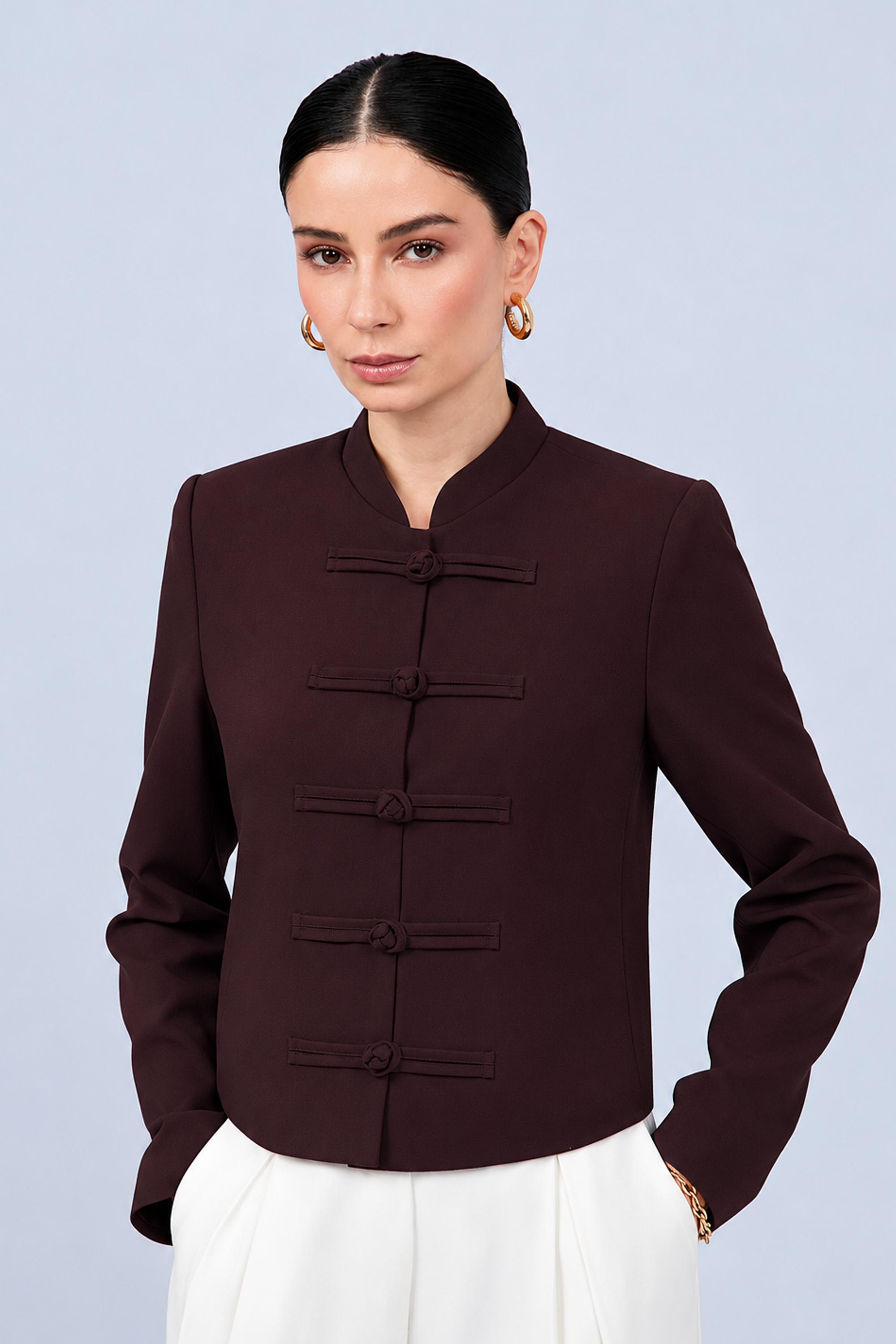 CASACA ESTRUCTURADA CON BROCHES ORIENTALES BURGUNDY - URSULA