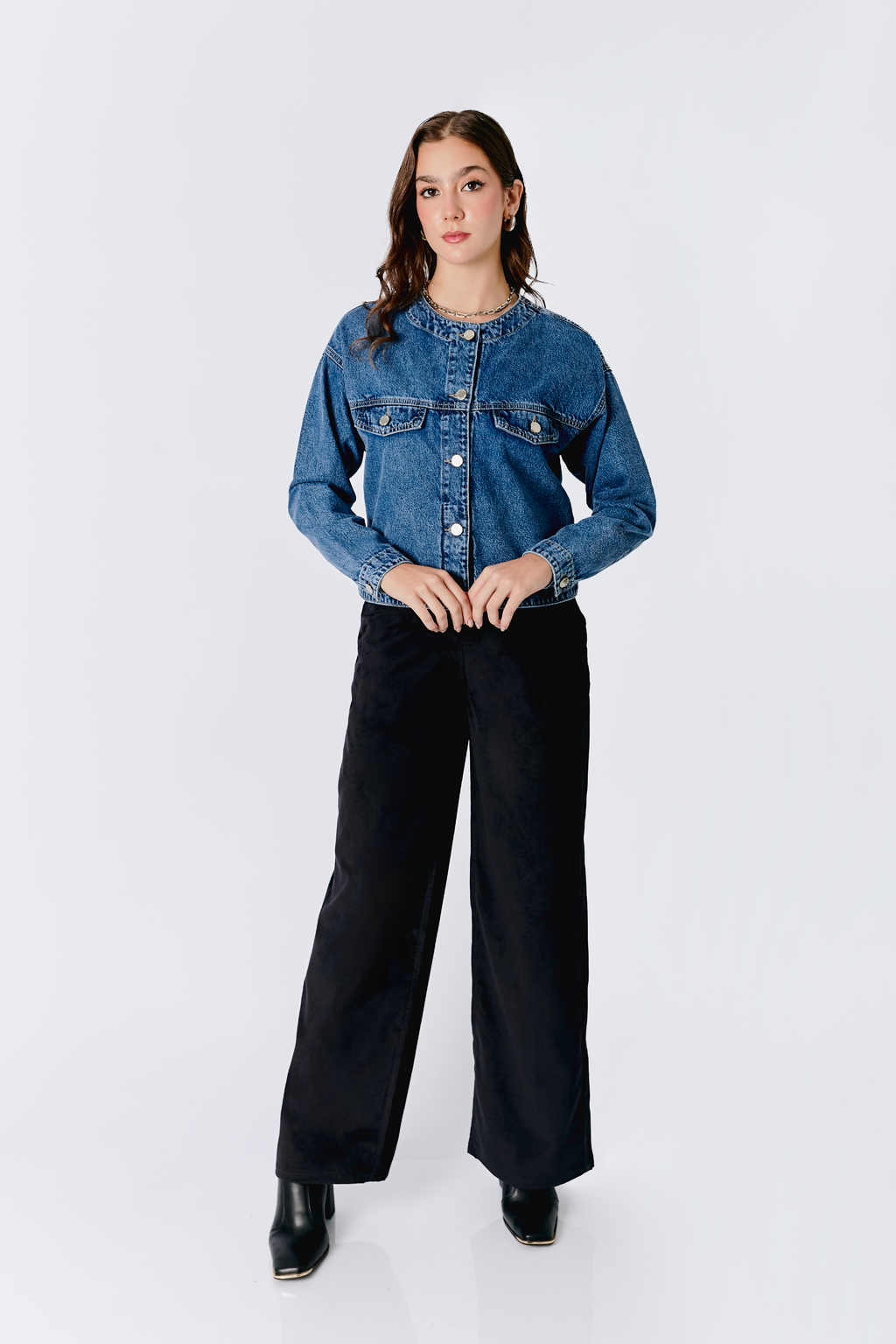 CASACA DENIM CON BOLSILLO INTERNO AZUL CRISTAL