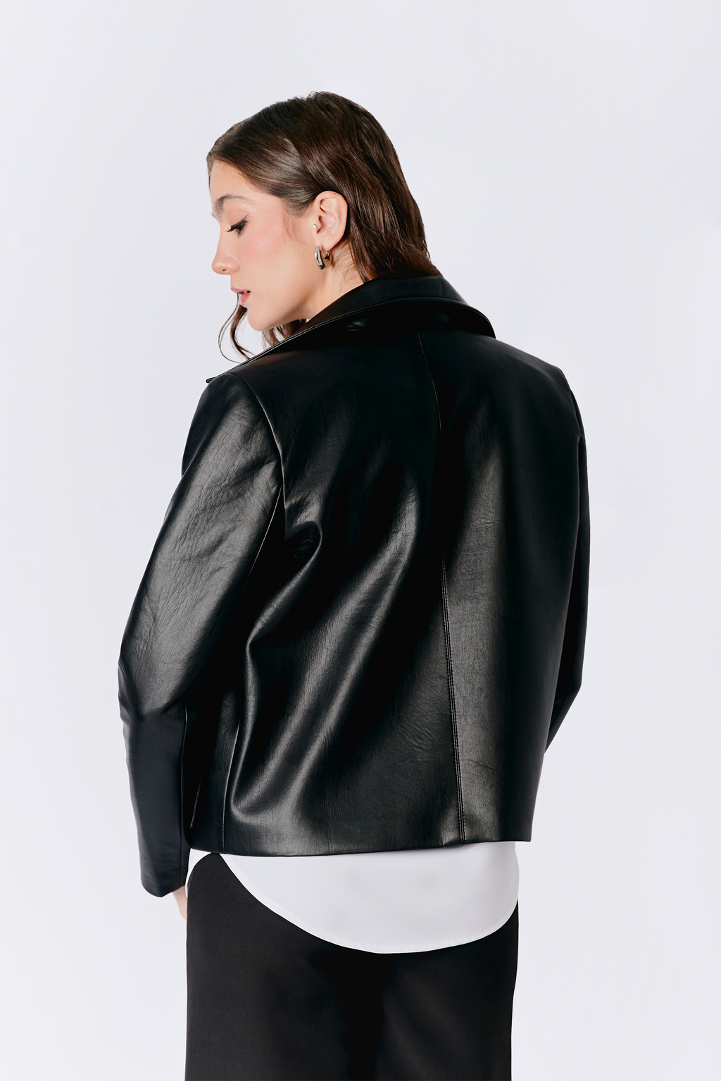 CASACA GINEBRA DE CUERINA CON CIERRE NEGRO