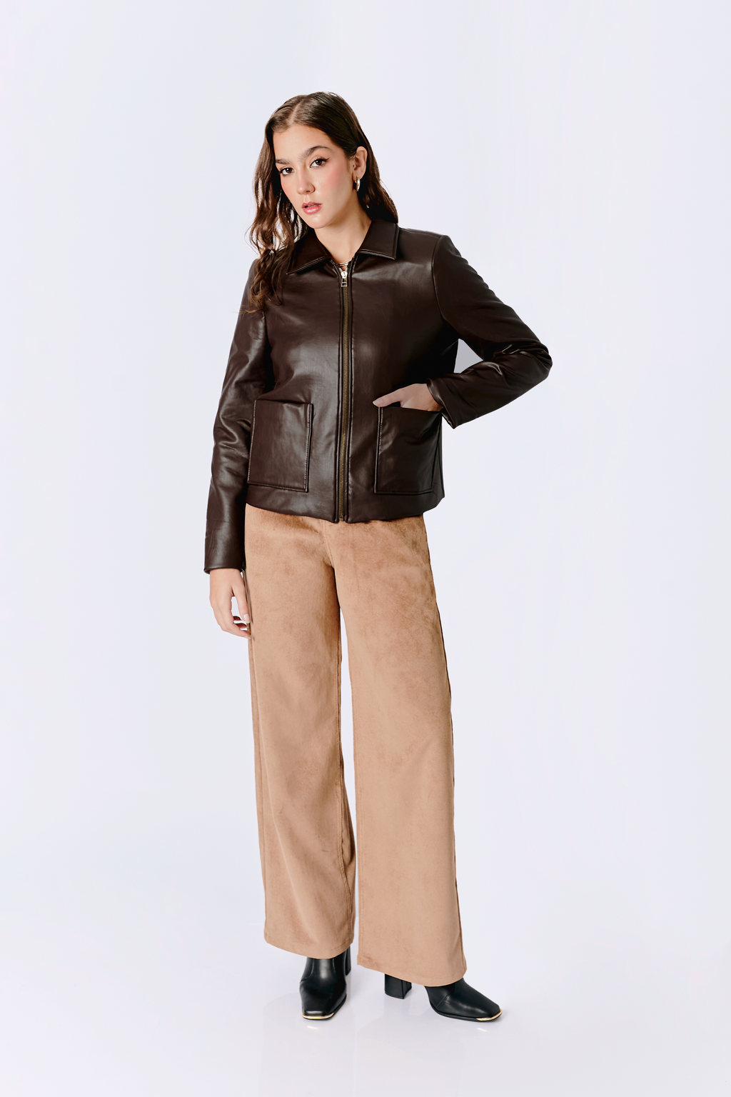 CASACA GINEBRA DE CUERINA CON CIERRE DE MUJER BANATY