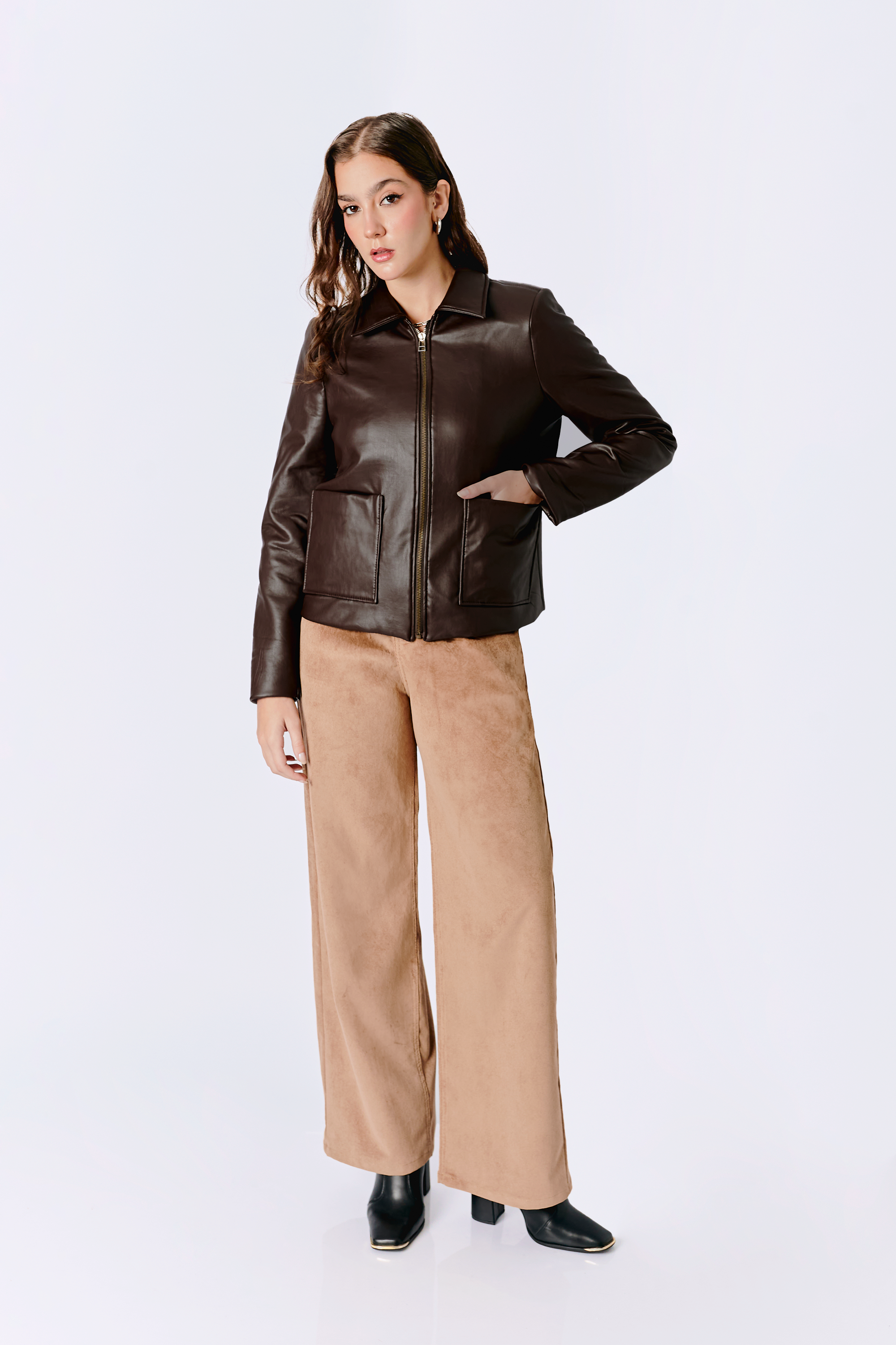 CASACA GINEBRA DE CUERINA CON CIERRE DE MUJER BANATY