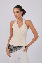 CHALECO ESCOTE EN V CON REGULADOR CRUDO - MISHKY