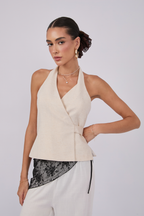 CHALECO ESCOTE EN V CON REGULADOR CRUDO - MISHKY