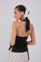 CHALECO ESCOTE EN V CON REGULADOR NEGRO - MISHKY