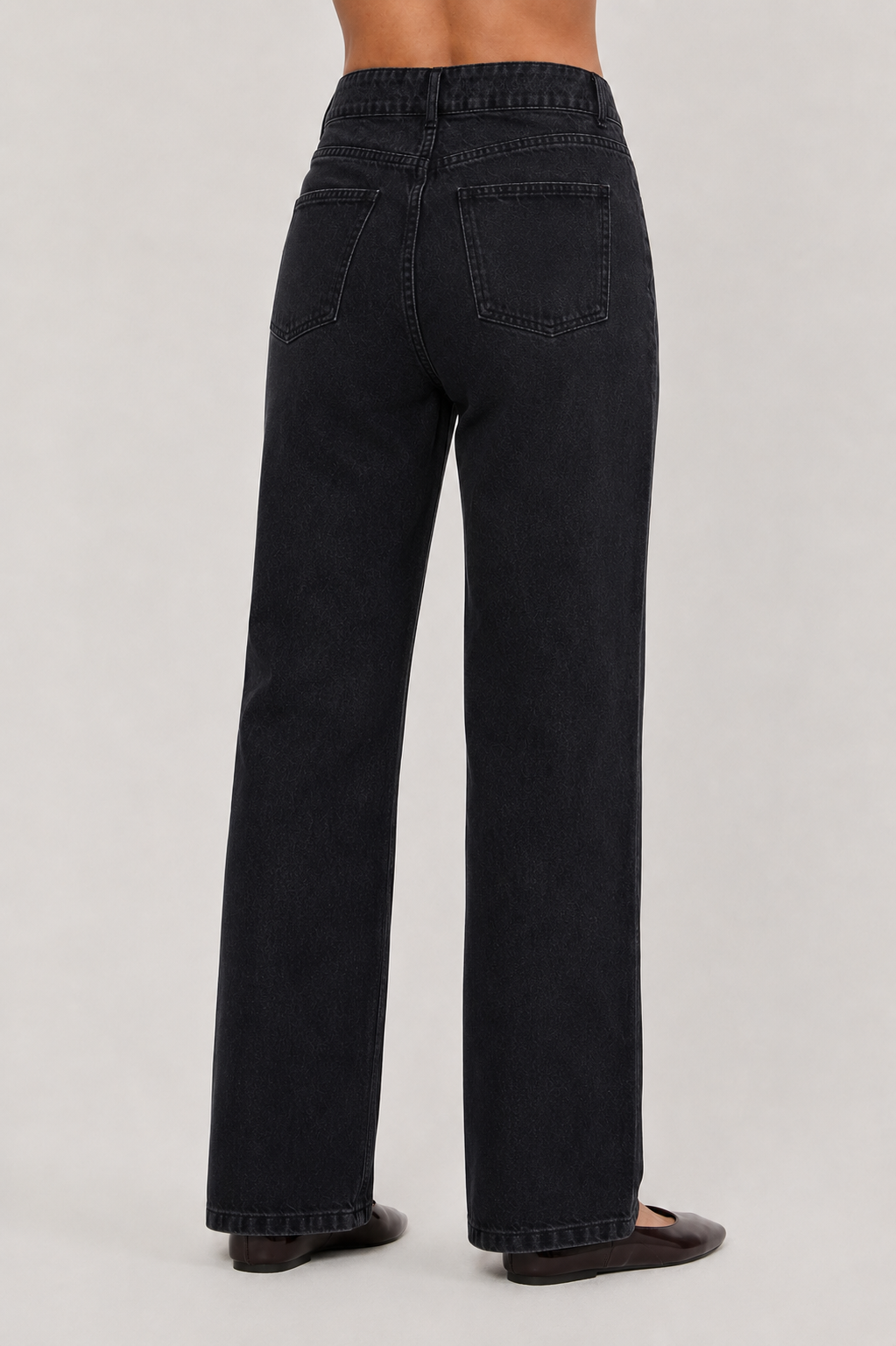 PANTALÓN JEAN RECTO CLÁSICO NEGRO - CAYETANA