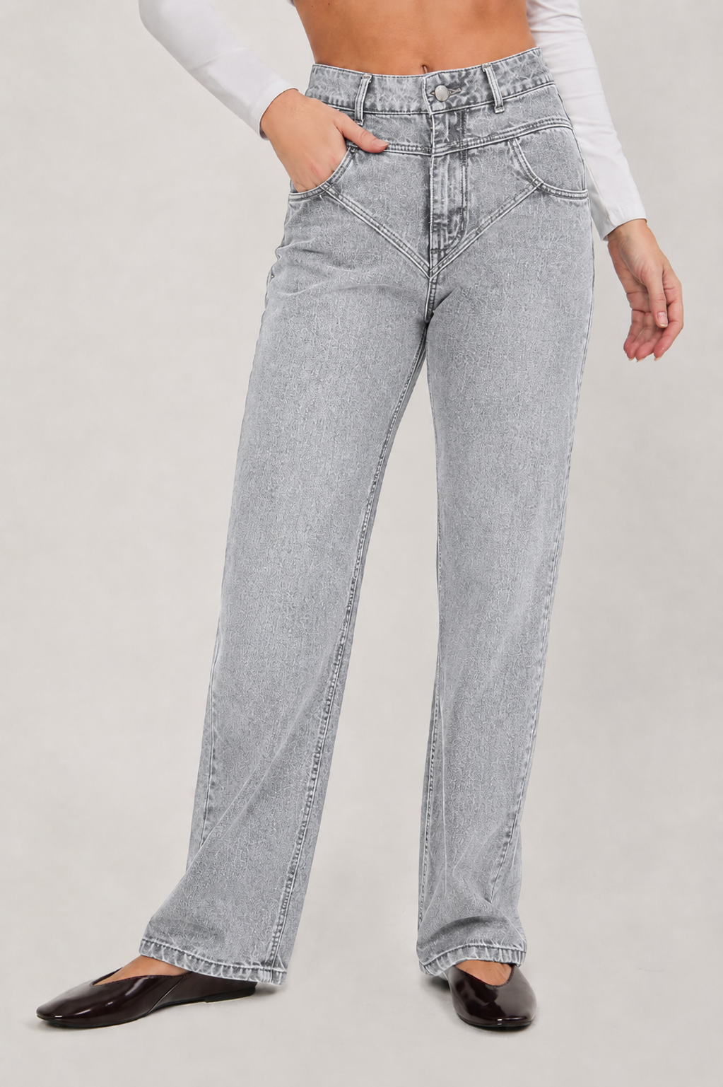 PANTALÓN JEAN RECTO SEMI ENTALLADO GRIS - VICTORIA
