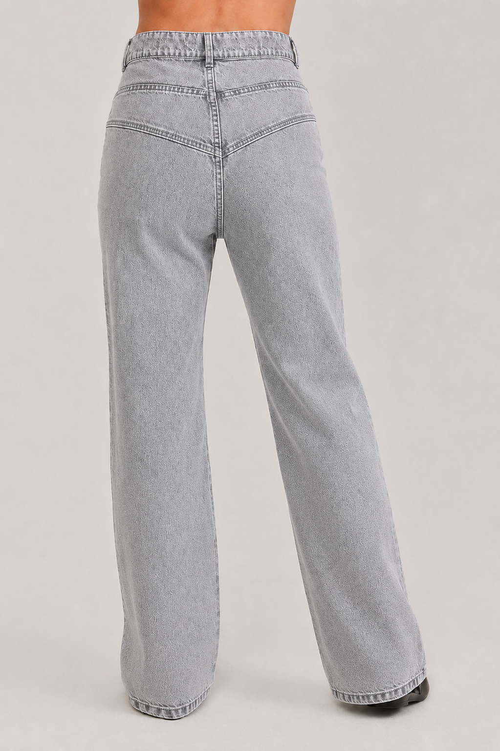 PANTALÓN JEAN RECTO SEMI ENTALLADO GRIS - VICTORIA