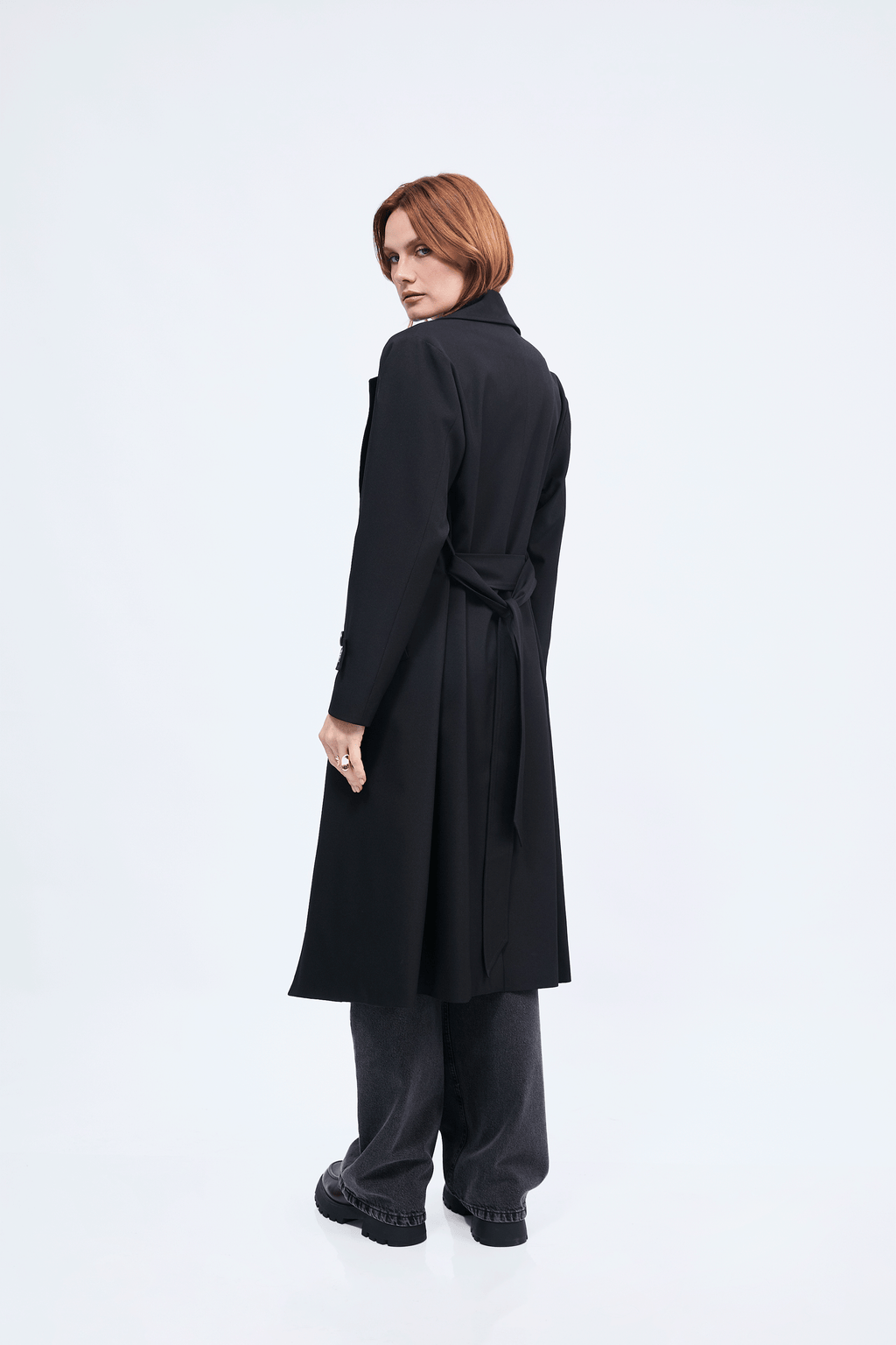 Gabardina larga con abertura y bolsillos funcionales negro - Becca