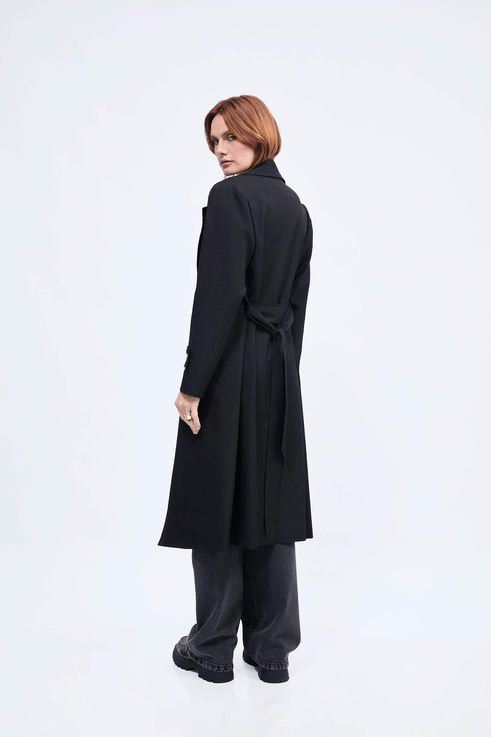 Gabardina larga con abertura y bolsillos funcionales negro - Becca