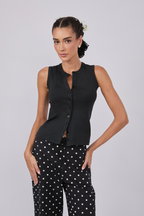 TOP BÁSICO CON BOTONES FRONTALES DE ALGODÓN PIMA NEGRO - ISIDRA