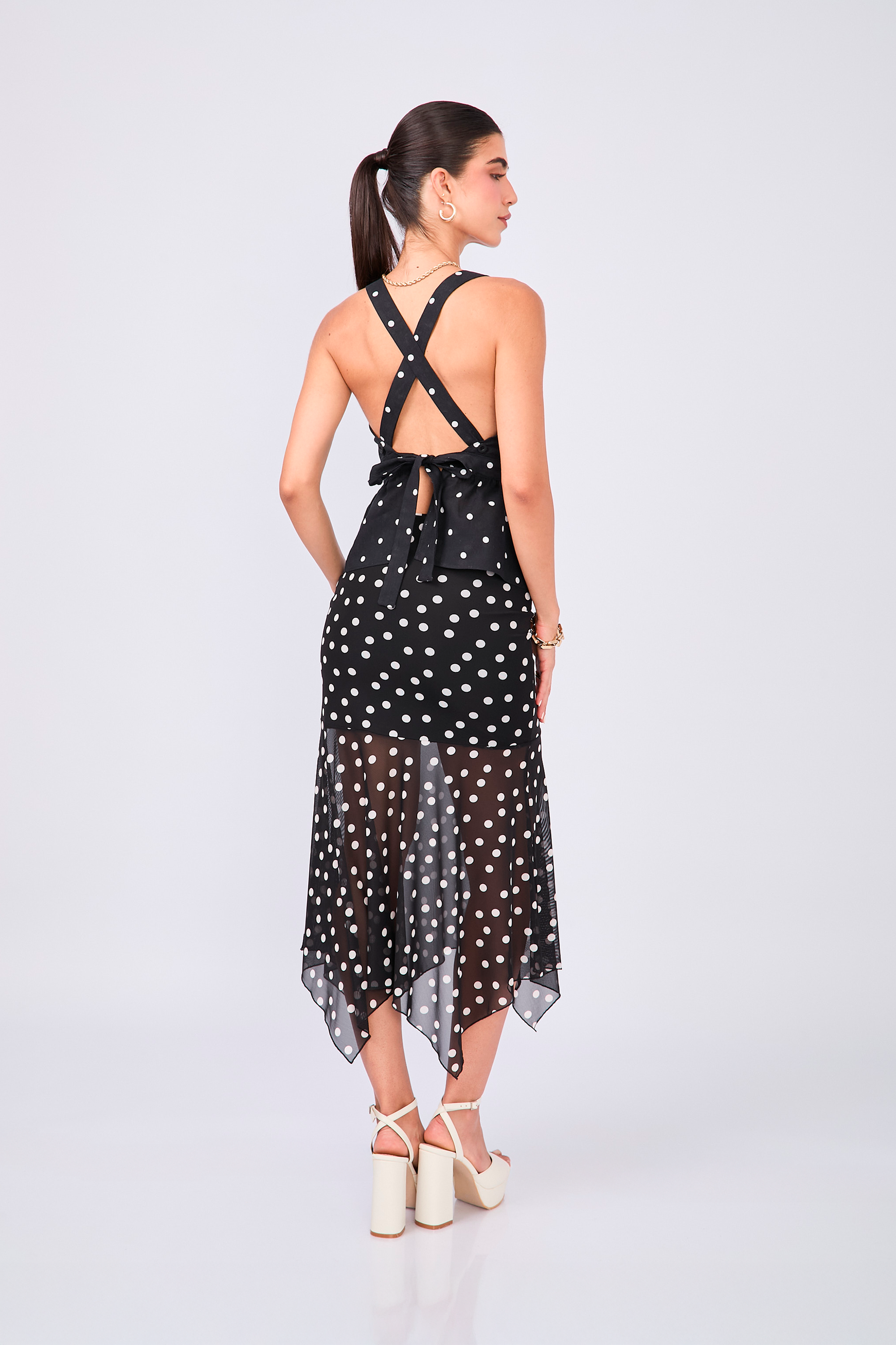 TOP DE TIRANTES CON ESTAMPADO DE LUNARES NEGRA - ABBY