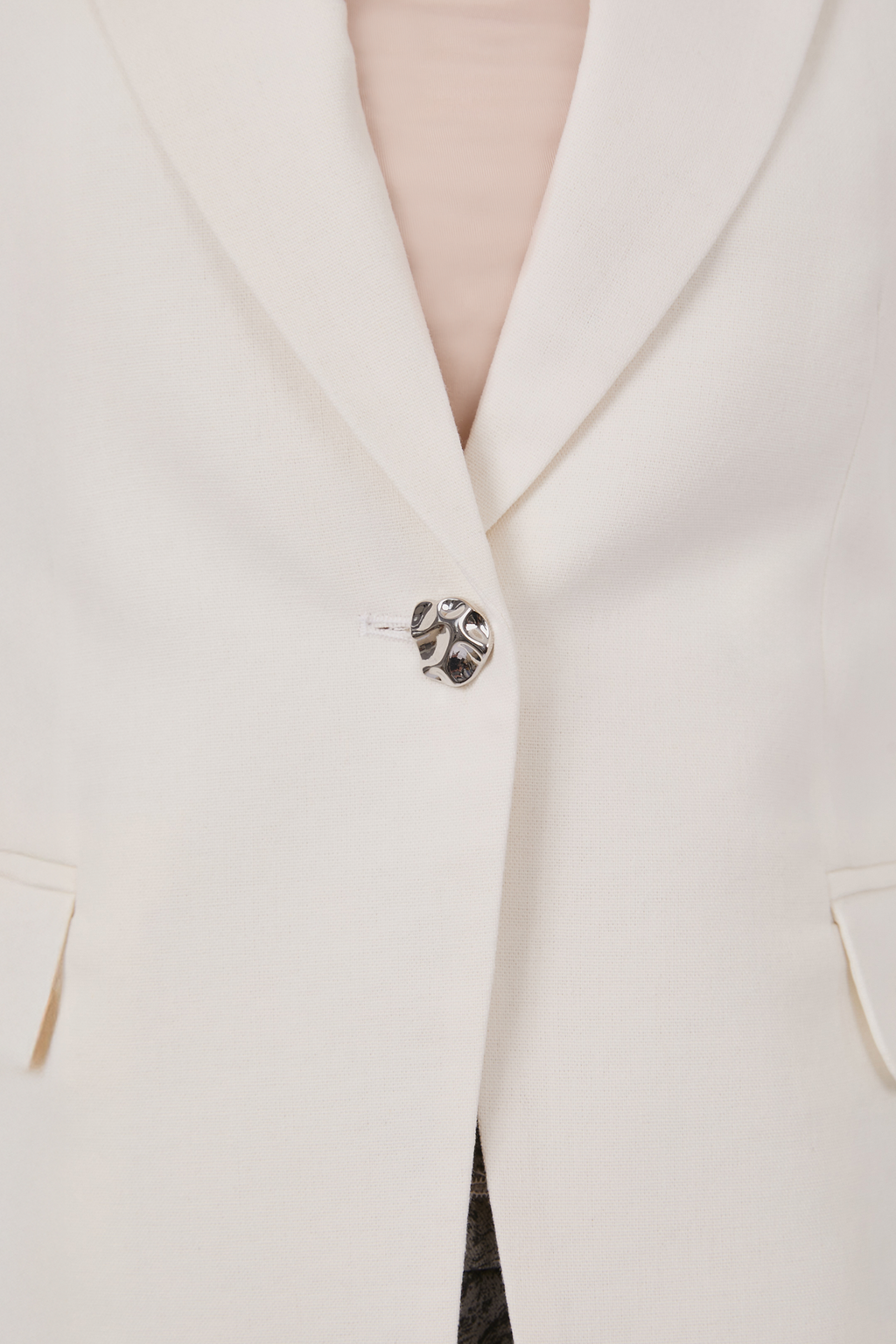 BLAZER DE LINO CON BOTÓN METÁLICO PERLA - KAJUN