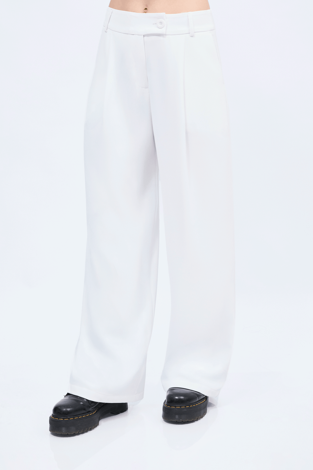 Pantalón semi palazo con pinzas y bolsillos Perla- Paris