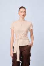 POLO MANGA CORTA CON LAZOS LATERALES AJUSTABLES BEIGE - HORTENSIA