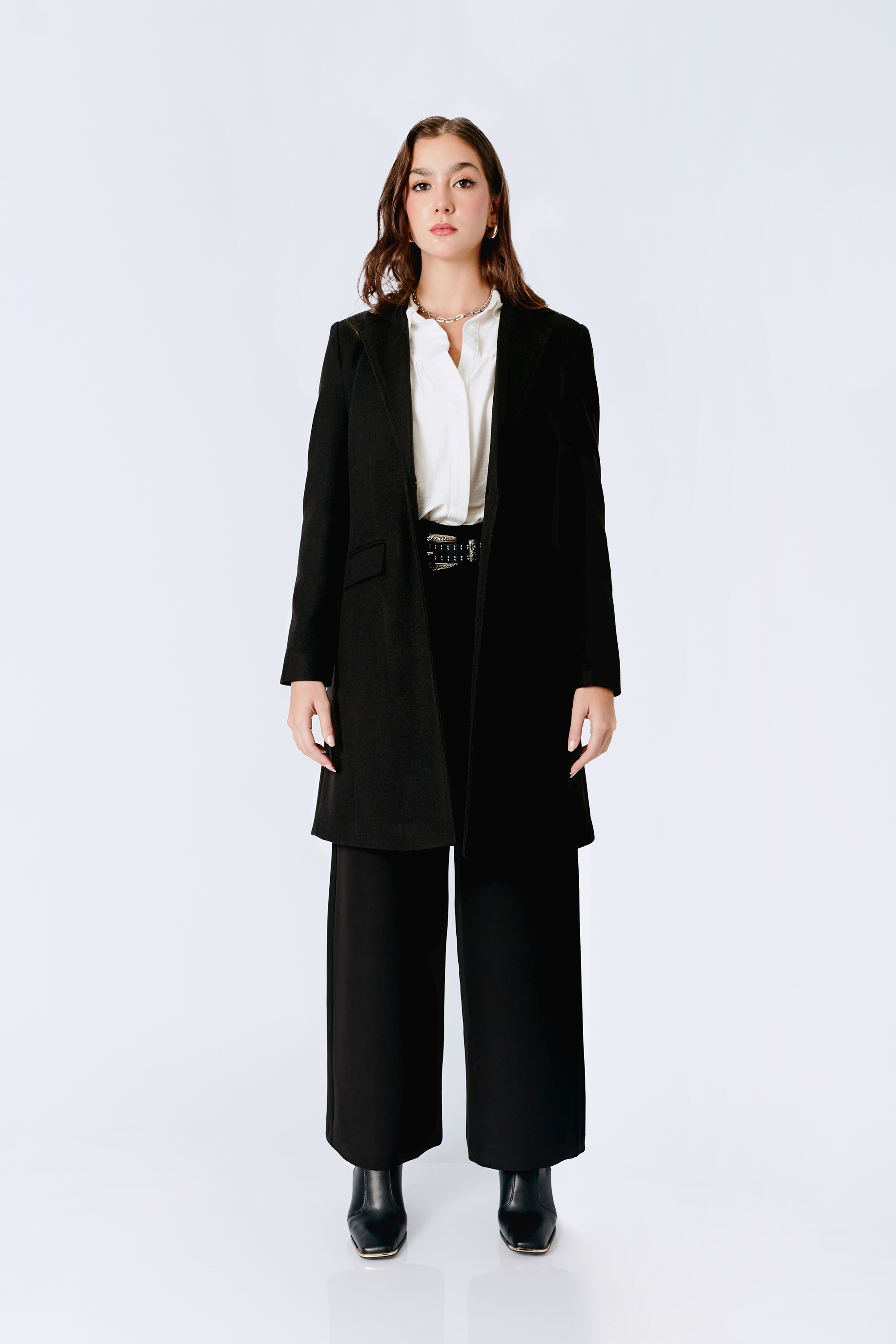 SACO LARGO CON BOLSILLOS FUNCIONALES NEGRO - ALTAMIRA