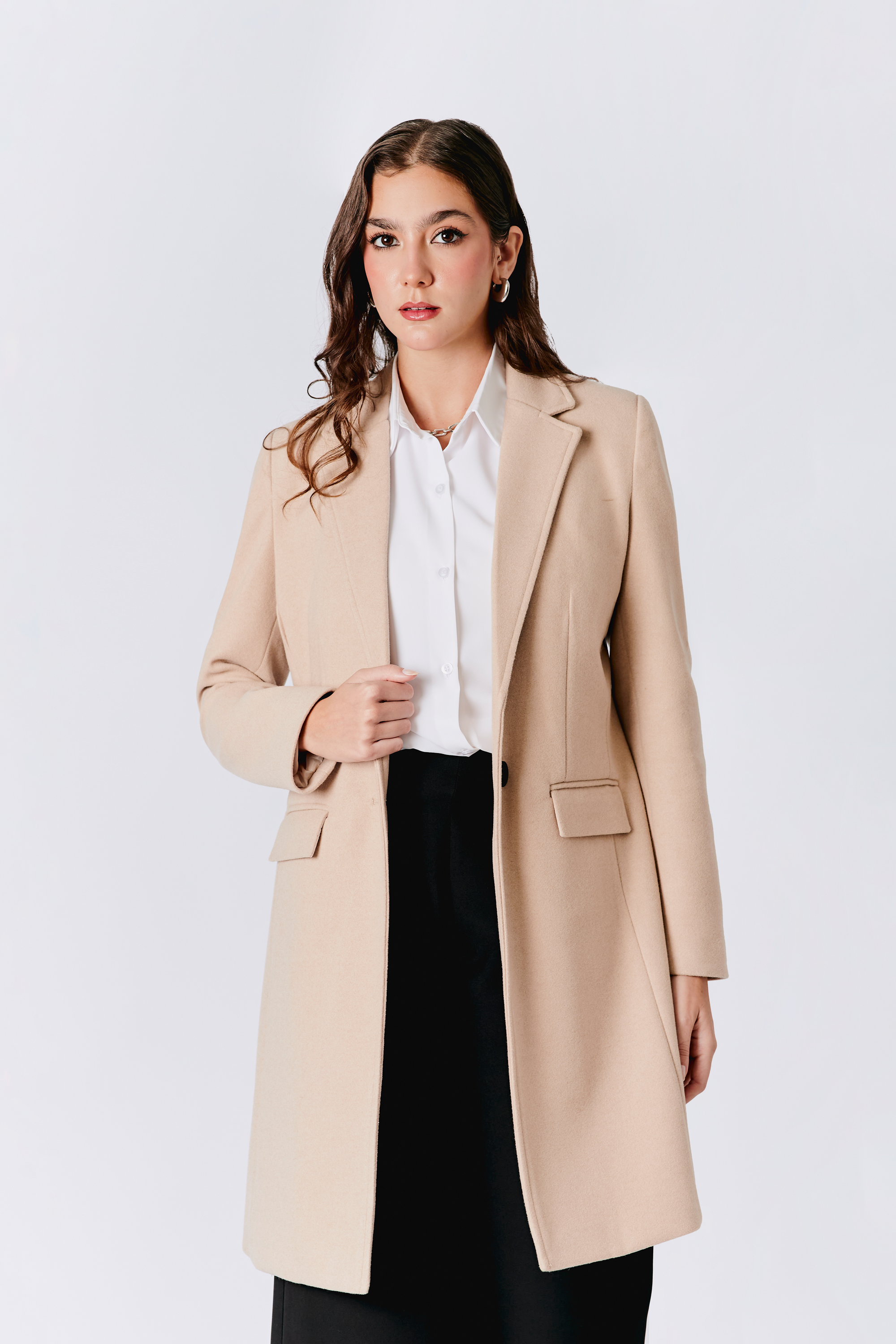 SACO LARGO CON BOLSILLOS FUNCIONALES BEIGE - ALTAMIRA