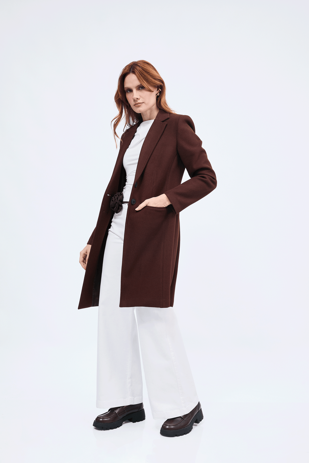 SACO LARGO CON BOLSILLOS FUNCIONALES MARRON - ALTAMIRA