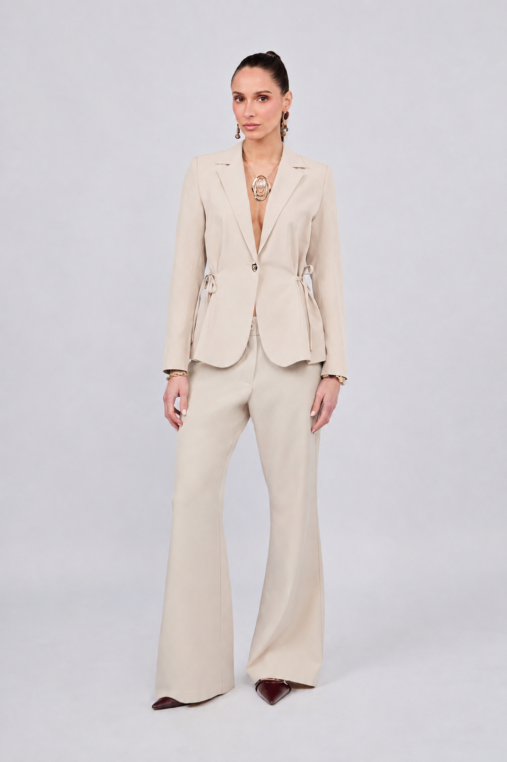 Sienna blazer with lapel and waist tie, beige.