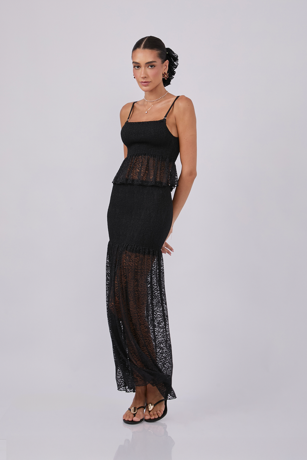 TOP DE ENCAJE CON TIRAS AJUSTABLES NEGRO- CACCAÖ