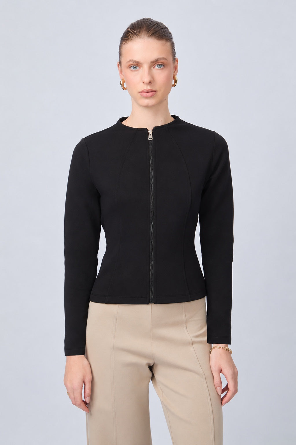 POLERA CORTE PRINCESA CON DETALLE DE TIRAS TRASERAS NEGRO - ELOISE